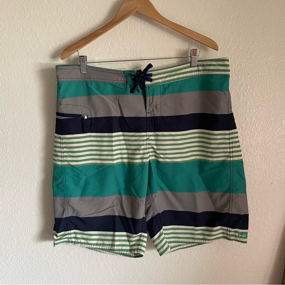 Patagonia Men’s Wavefarer Board Shorts Fitz Stripe Blue Green Grey 86580 38